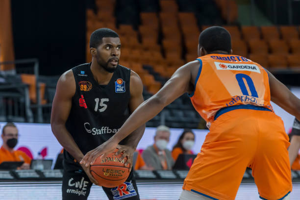 瓦雷斯的感 瓦雷斯的感